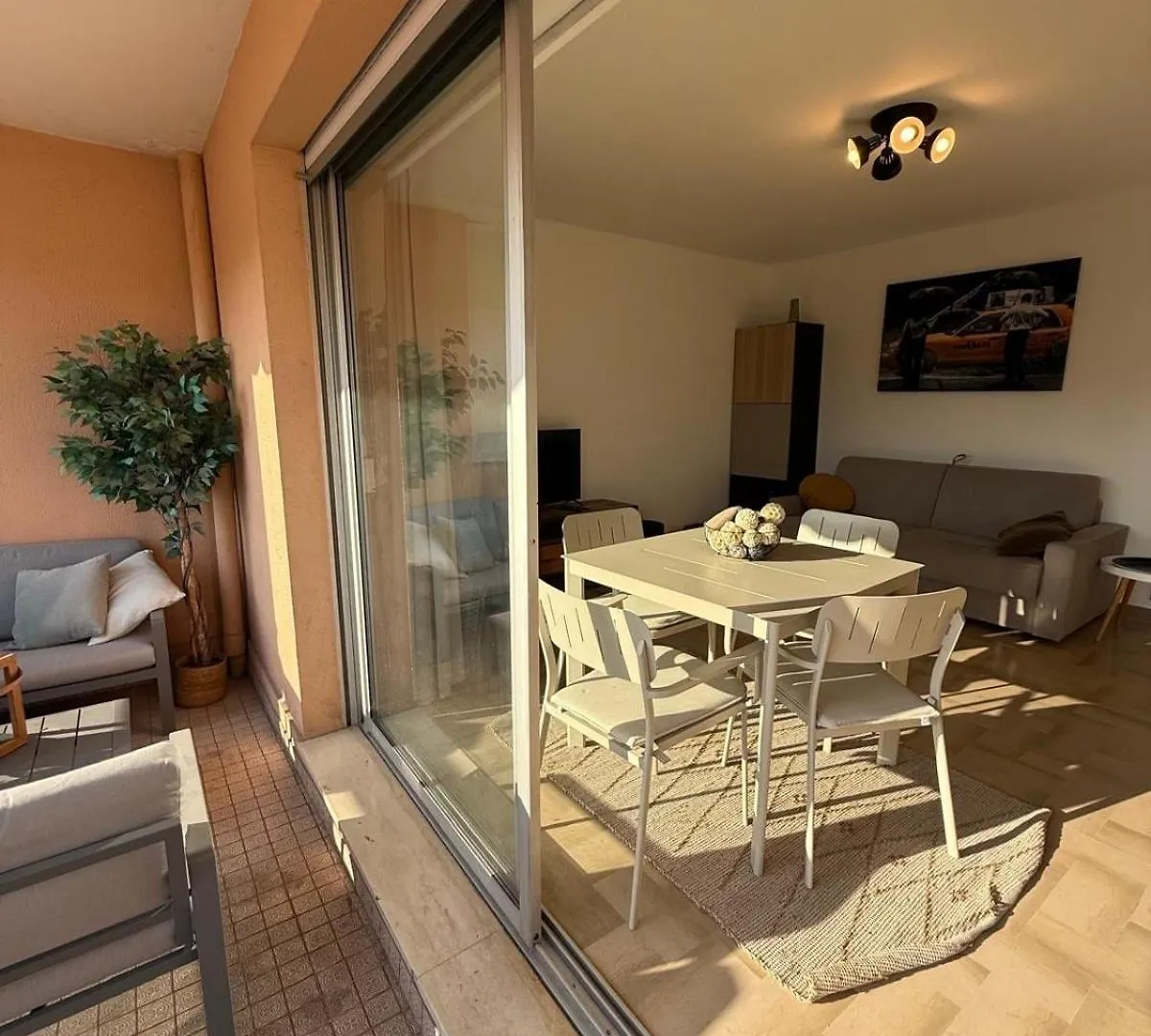 A 200M Des Plages Grand Studio Ouvrant Sur Tres Large Terrasse Juan-les-Pins