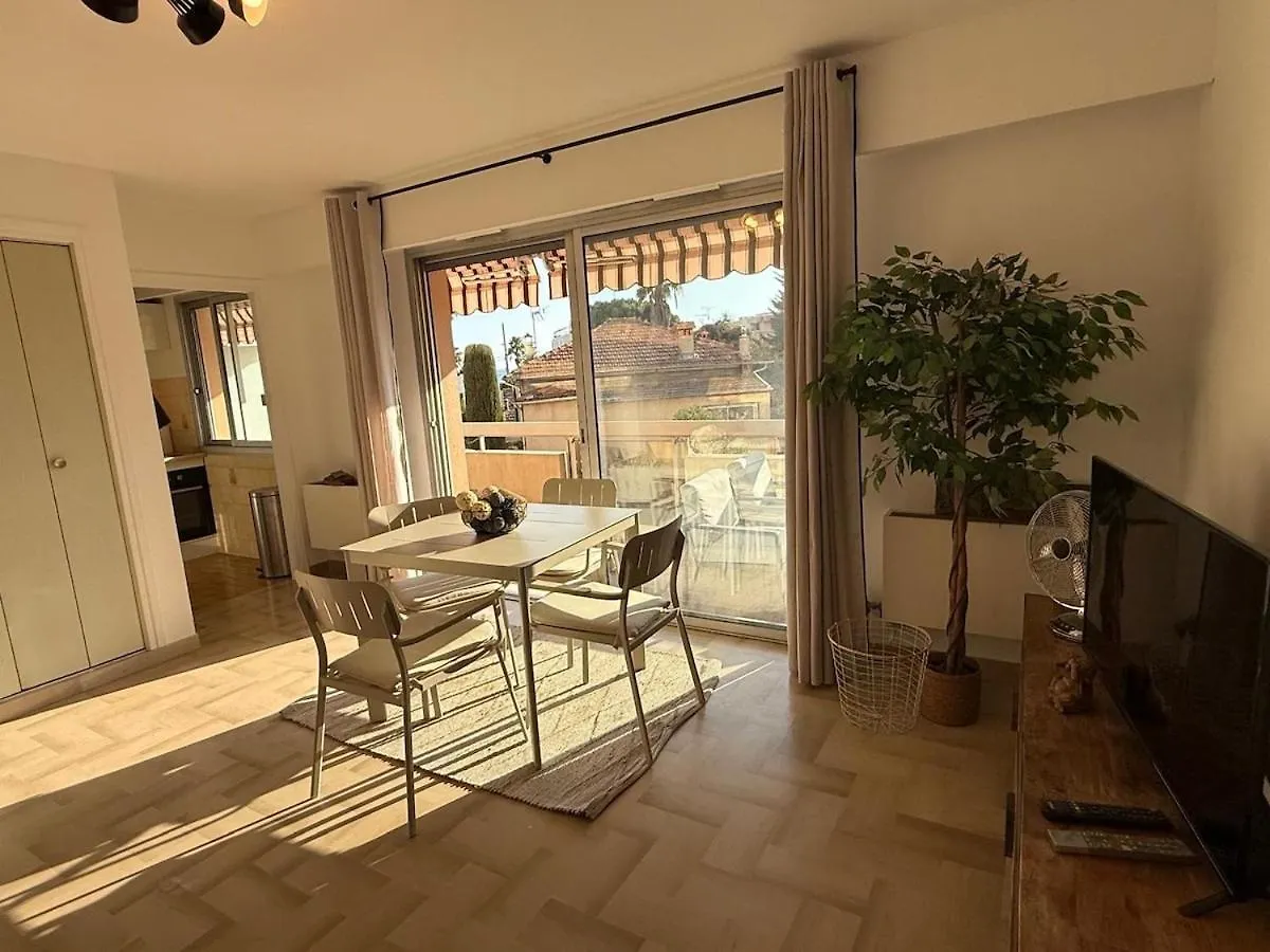 A 200M Des Plages Grand Studio Ouvrant Sur Tres Large Terrasse Juan-les-Pins