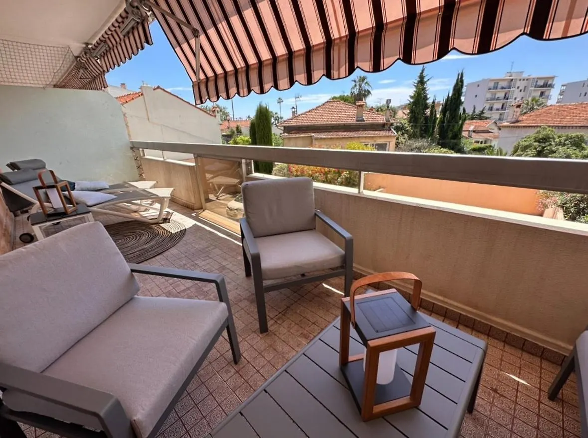 A 200M Des Plages Grand Studio Ouvrant Sur Tres Large Terrasse Juan-les-Pins 0*,  France