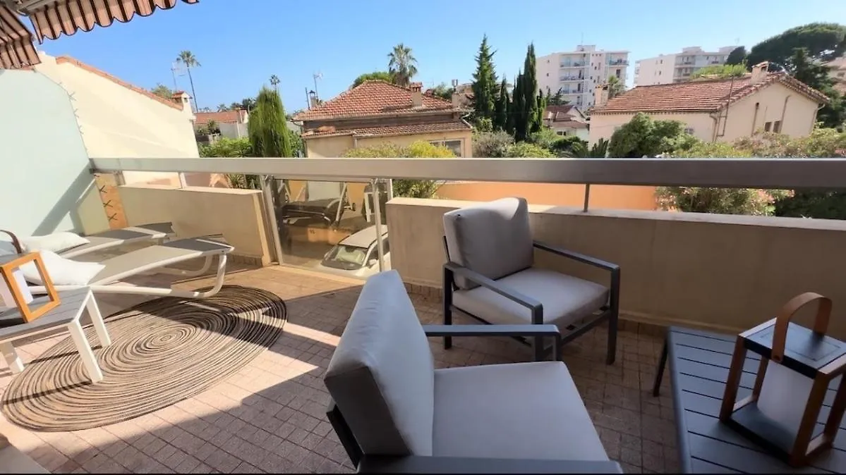 A 200M Des Plages Grand Studio Ouvrant Sur Tres Large Terrasse Juan-les-Pins 0*,
