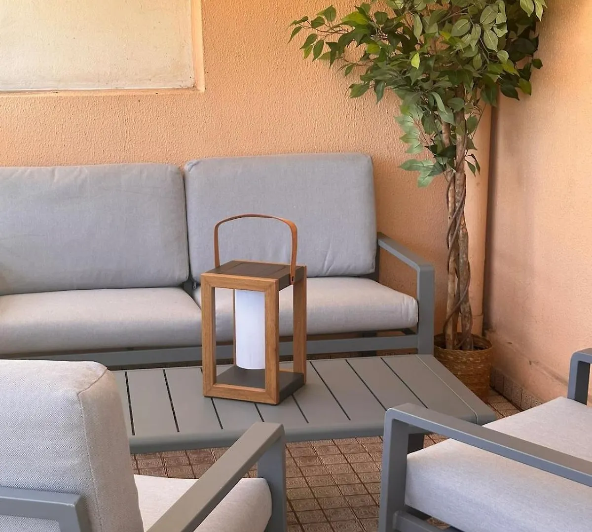 Apartment A 200M Des Plages Grand Studio Ouvrant Sur Tres Large Terrasse Juan-les-Pins France