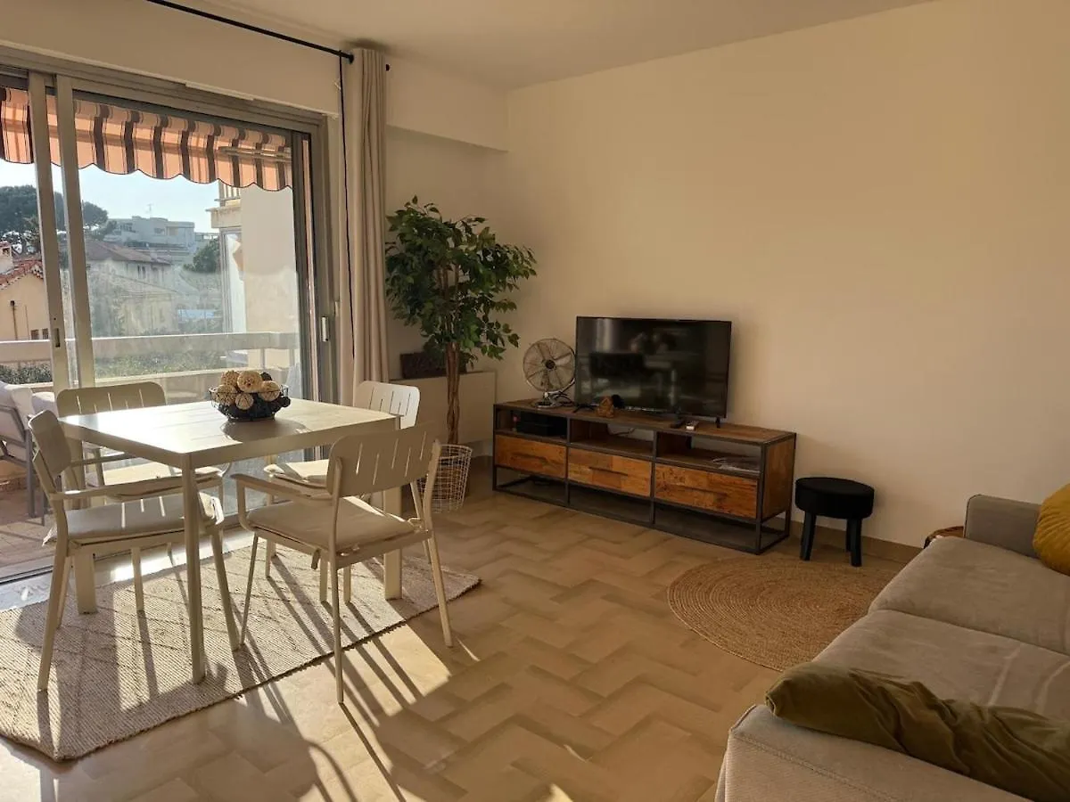 Apartment A 200M Des Plages Grand Studio Ouvrant Sur Tres Large Terrasse Juan-les-Pins